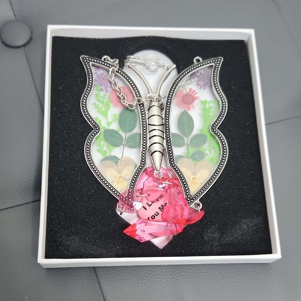 GREAT 4 MOTHERSDAY!! Butterfly Wall Decor with Pink Accents - Picture 2 of 3